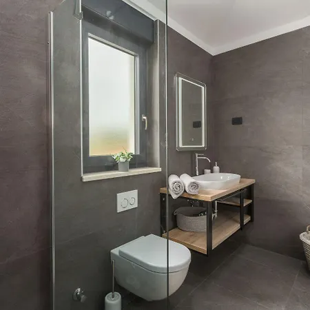 Moderne Mit Privatpool, Meerblick, Babybett, Bbq, Klimatisierte Schlafzimmer - Perfekt Zum Biken Radmani