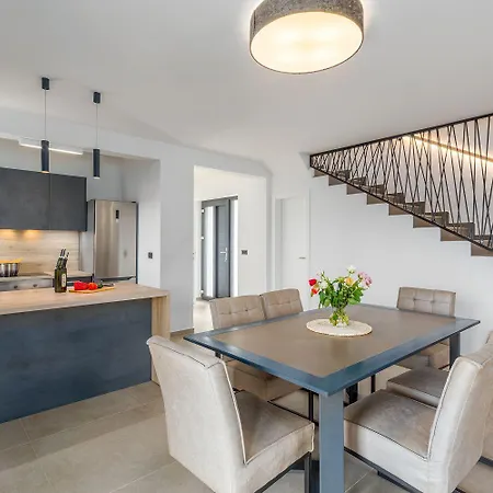 Moderne Mit Privatpool, Meerblick, Babybett, Bbq, Klimatisierte Schlafzimmer - Perfekt Zum Biken