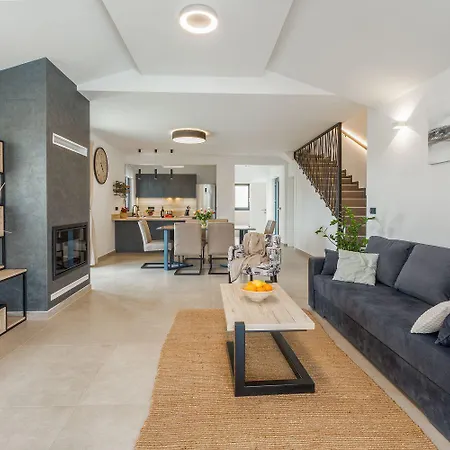 Moderne Mit Privatpool, Meerblick, Babybett, Bbq, Klimatisierte Schlafzimmer - Perfekt Zum Biken Semesterbostad Radmani