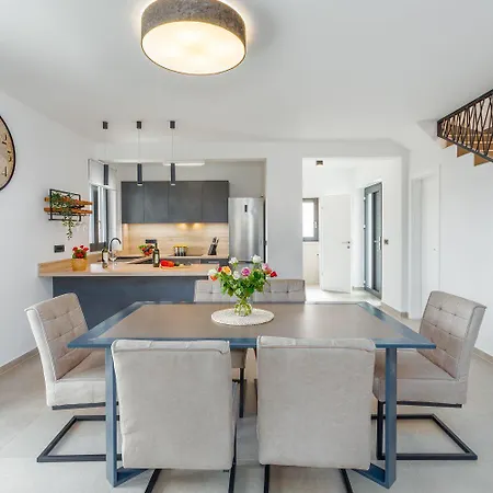 Moderne Mit Privatpool, Meerblick, Babybett, Bbq, Klimatisierte Schlafzimmer - Perfekt Zum Biken