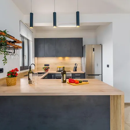 Moderne Mit Privatpool, Meerblick, Babybett, Bbq, Klimatisierte Schlafzimmer - Perfekt Zum Biken Radmani