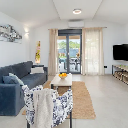 Moderne Mit Privatpool, Meerblick, Babybett, Bbq, Klimatisierte Schlafzimmer - Perfekt Zum Biken * Radmani