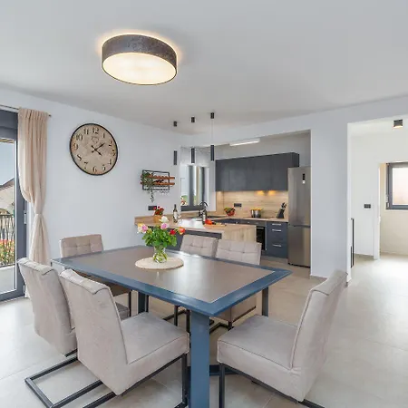 Moderne Mit Privatpool, Meerblick, Babybett, Bbq, Klimatisierte Schlafzimmer - Perfekt Zum Biken