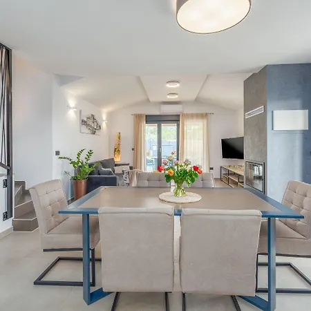 Moderne Mit Privatpool, Meerblick, Babybett, Bbq, Klimatisierte Schlafzimmer - Perfekt Zum Biken Semesterbostad