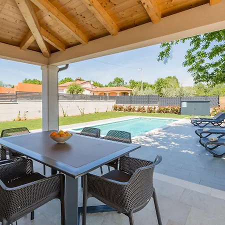 Moderne Mit Privatpool, Meerblick, Babybett, Bbq, Klimatisierte Schlafzimmer - Perfekt Zum Biken * Radmani