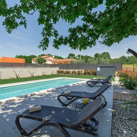 Moderne Mit Privatpool, Meerblick, Babybett, Bbq, Klimatisierte Schlafzimmer - Perfekt Zum Biken * Radmani